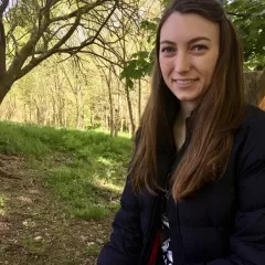 A portrait of Julia Steier with trees in the background. 