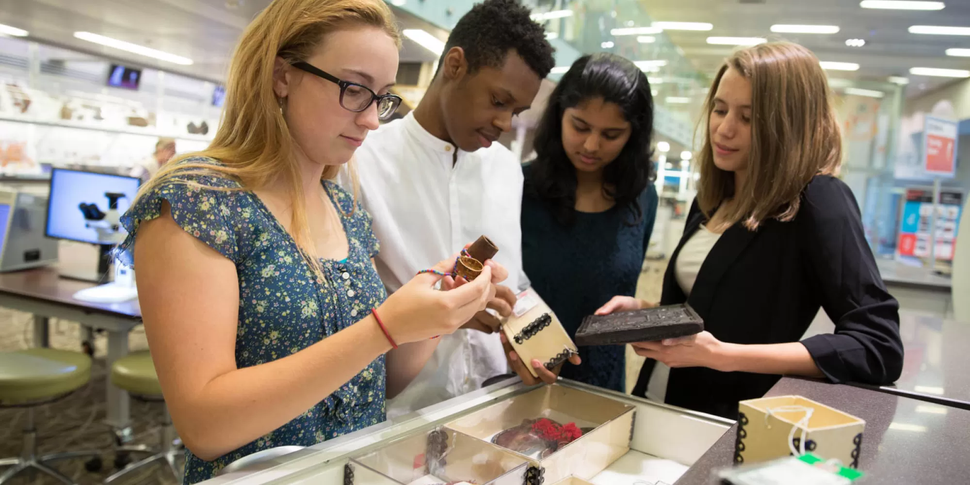 Students examine Museum collection objects as part of a Q?rius school program. Photo by Jennifer Renteria, Smithsonian.